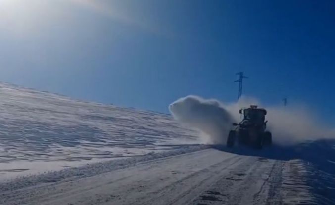 Kars Özel İdaresi bin saatlik çalışmayla kapalı köy yolu bırakmadı