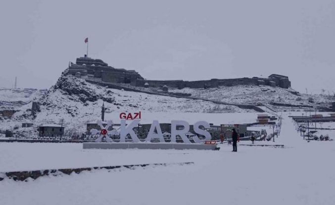 Kars’ta okullar tatil edildi, uçak seferleri iptal!