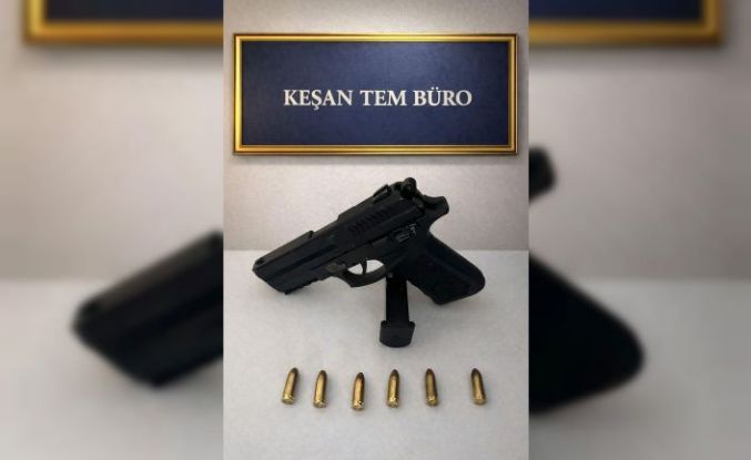 Keşan’da hastaneye giden şüphelinin üzerinden ruhsatsız tabanca ele geçirildi