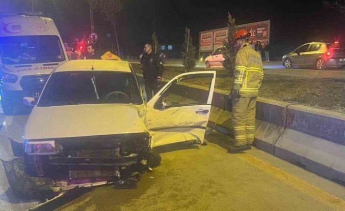 Kırıkkale’de 2 otomobil çarpıştı: 2 yaralı