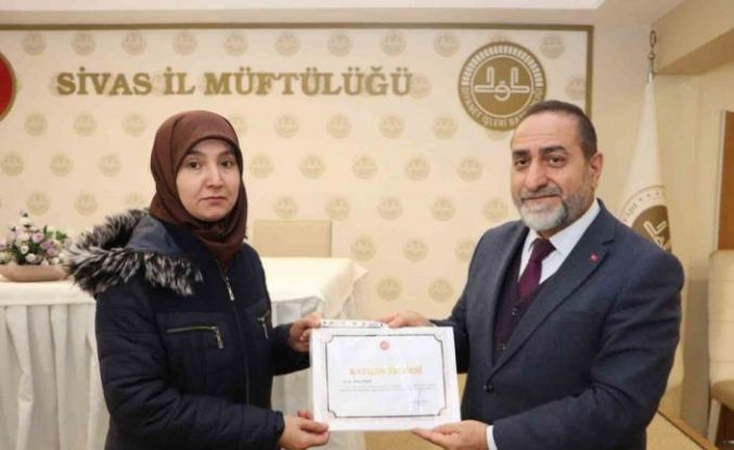 Kur’an Kursu öğreticileri sertifikaları aldı