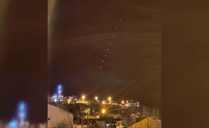 Kütahya ve Tavşanlı semalarında sıra sıra ışıklar görüldü