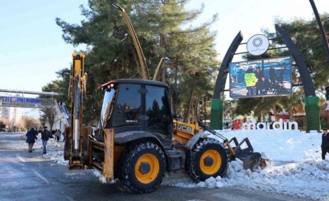 Mardin’de karla mücadele çalışmaları aralıksız sürüyor