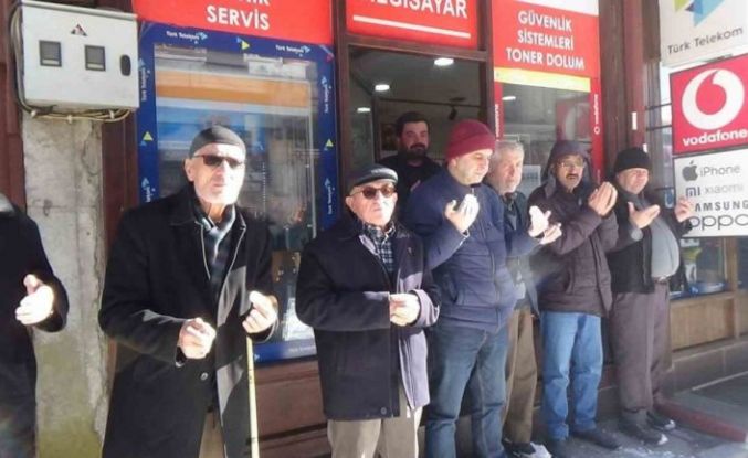 Mudurnu’da eksi 18 derecede esnaf duası geleneği sürdürüldü