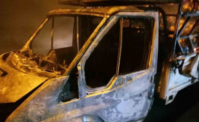 Osmaniye’de mandalina yüklü kamyonette çıkan yangın söndürüldü