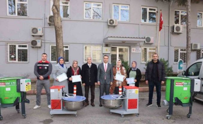 Pozantı’da üreticilere ekipman desteği verildi