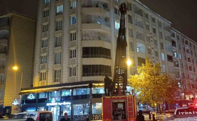 Siirt’te çatılardaki kat kütleleri itfaiye ekipleri tarafından temizlendi