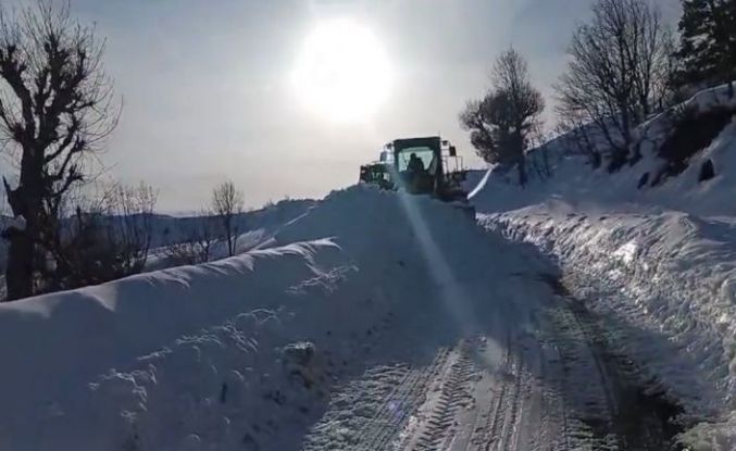 Siirt’te karla kaplı yollar açıldı