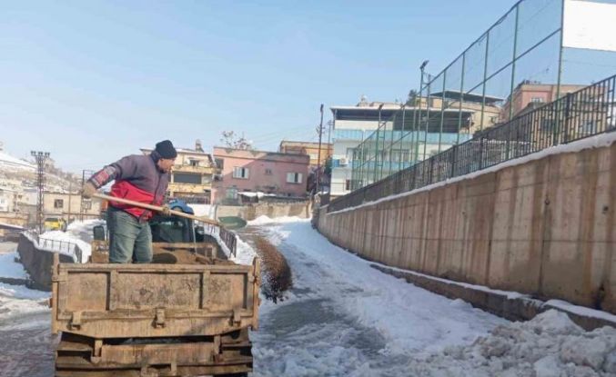 Siirt’te karla mücadele seferberliği: Ekipler 7/24 sahada