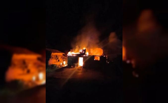 Sinop’ta çıkan yangında ev küle döndü