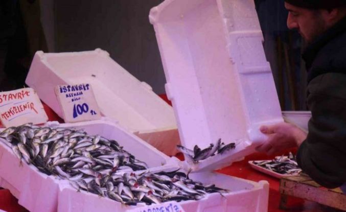 Tezgahlar istavritle doldu: Fiyatlar dibi gördü