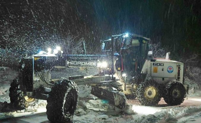 Trabzon’da karla mücadele ekipleri iş başında