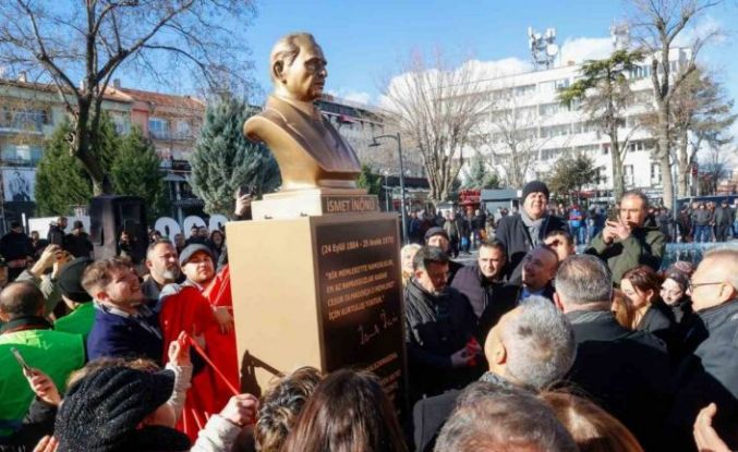 Uşak’ta İsmet İnönü büstünün açılışı yapıldı