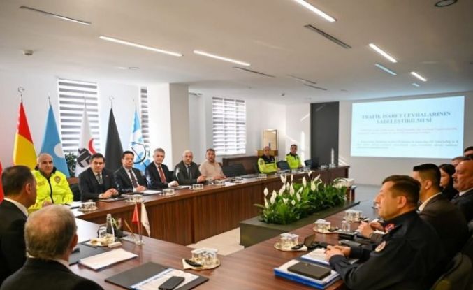 Yalova’da trafik levhaları sadeleştirildi