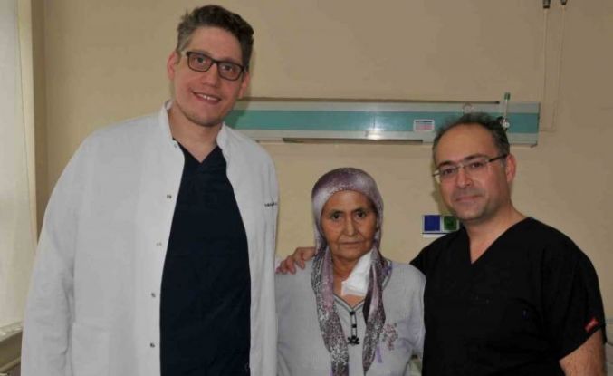 Yemek borusu kanseri olan hastaya cerrahi operasyonla yeni yemek borusu yapıldı