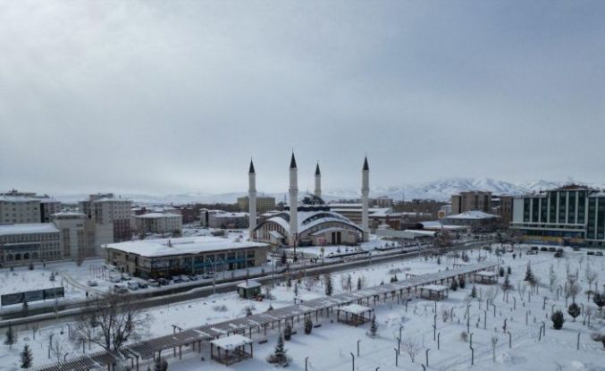 Ağrı’da kar sonrası kartpostallık görüntüler oluştu