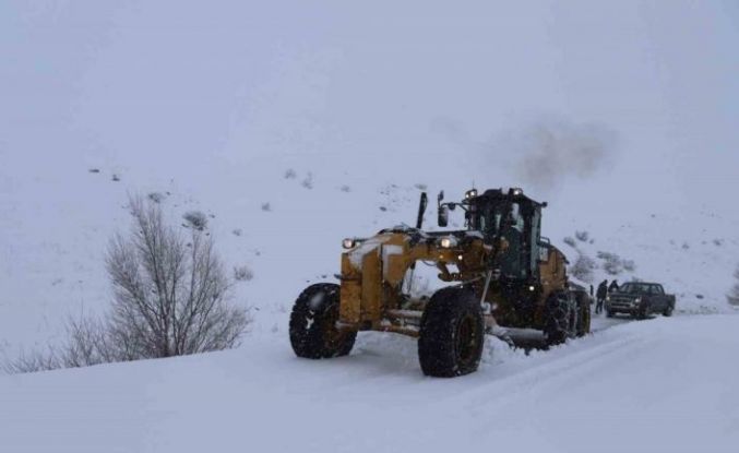 Ağrı’da yoğun kar yağışı: 377 köy yolu ulaşıma kapandı