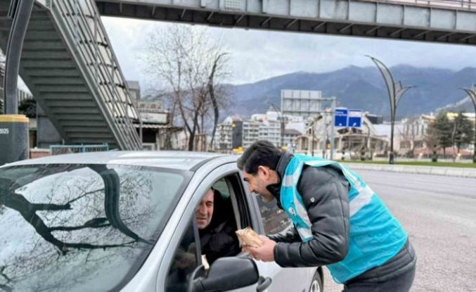 AK Parti Gençlik Kollarının "İftara 5 Kala" geleneği sürüyor