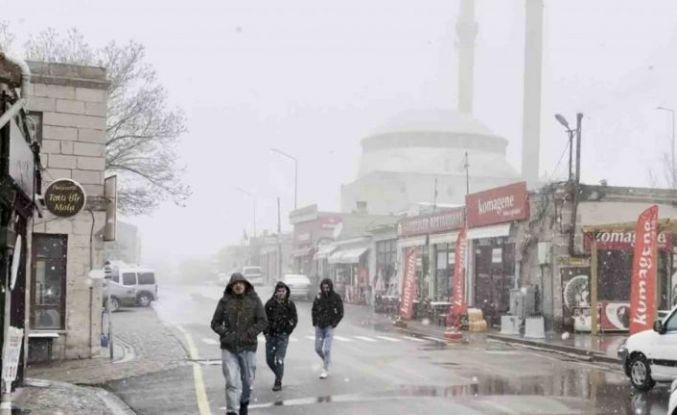 Aksaray’ın yüksek kesimlerinde kar yağışı etkili oluyor