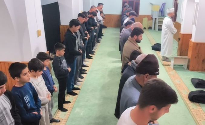 Anamur’da teravih namazı çocuklar için bayrama döndü