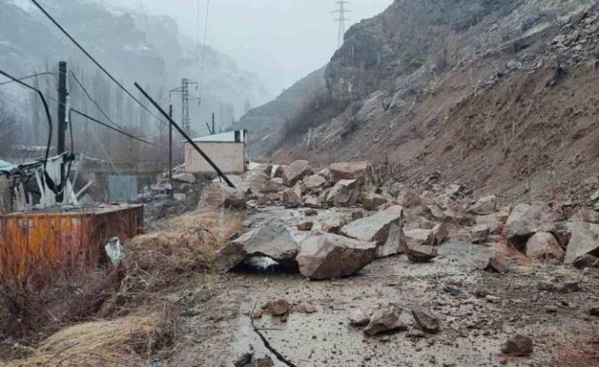 Artvin’in Yusufeli ilçesinde heyelan