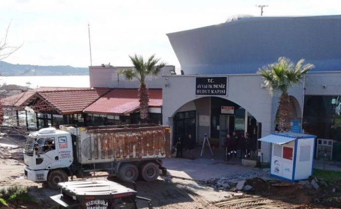 Ayvalık Deniz Hudut Kapısı önünde meydan düzenlemesi başlatıldı