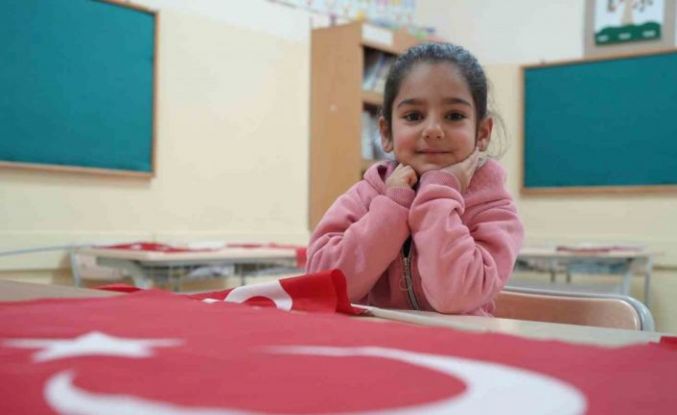 Bayburt’ta 14 bin 319 öğrenci ‘Bayrak Sevgisi’ temasıyla ikinci döneme başladı