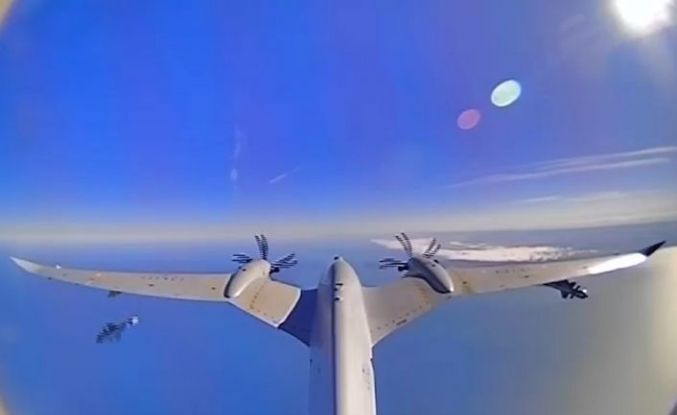 Bayraktar AKINCI’dan bir ilk: EREN mühimmatı ile hava atışında tam isabet