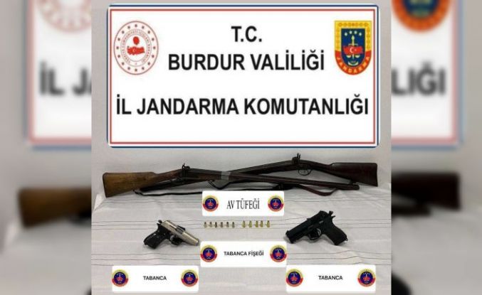 Burdur’da çok sayıda ruhsatsız silah ve mühimmat ele geçirildi