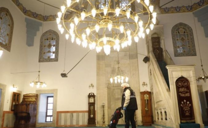 Büyükşehir ekiplerinin camilerde temizlik çalışmaları sürüyor