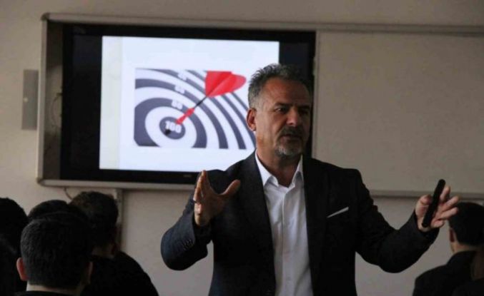 Cizre’de lise öğrencilerine yönelik YKS semineri düzenlendi