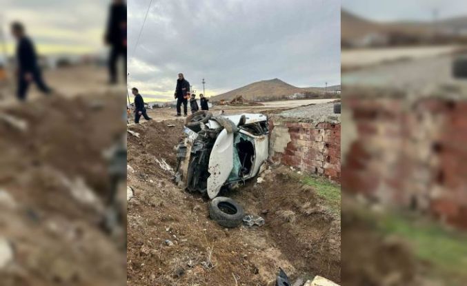 Elazığ’da otomobil aydınlatma direğine çarptı: 2 yaralı