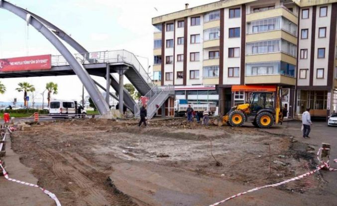 Giresun Belediye Başkanı Fuat Köse, meydan düzenleme çalışmalarını inceledi