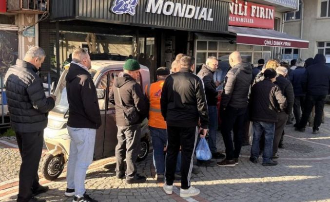 Hayrabolu’da Ramazan’da pide kuyruğu