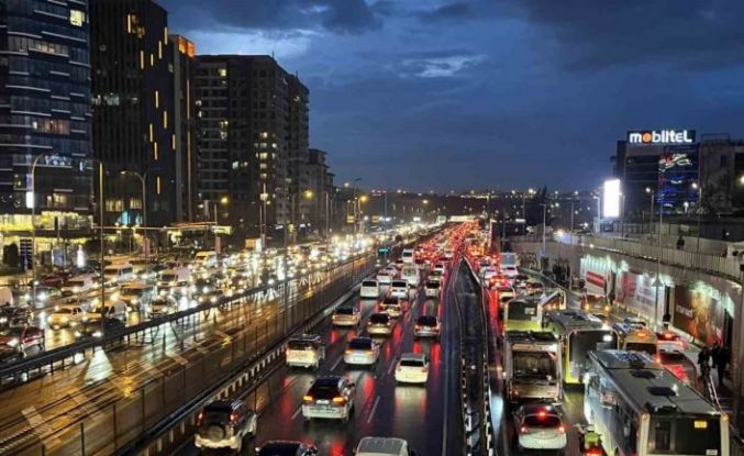 İstanbul’da trafik yoğunluğu yüzde 83’e ulaştı