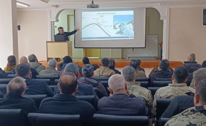 Kemaliye’de muhtarlar çığ tehlikesine karşı bilgilendirildi