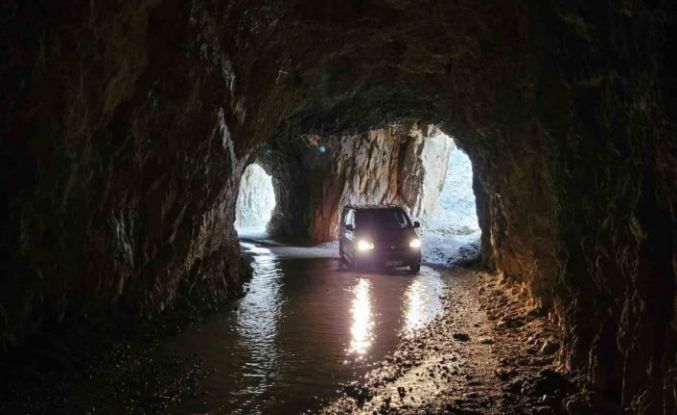 Kemaliye’de Taş Yolu’nda kar suları tünelleri bastı