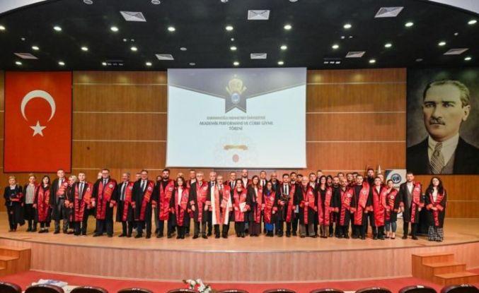 KMÜ’de akademik performans ve cübbe giyme töreni düzenlendi