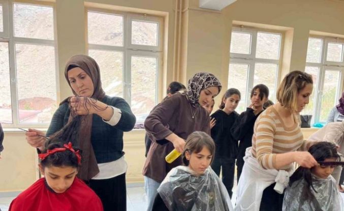 Köy okullarındaki kız öğrencilere ücretsiz kuaförlük hizmeti