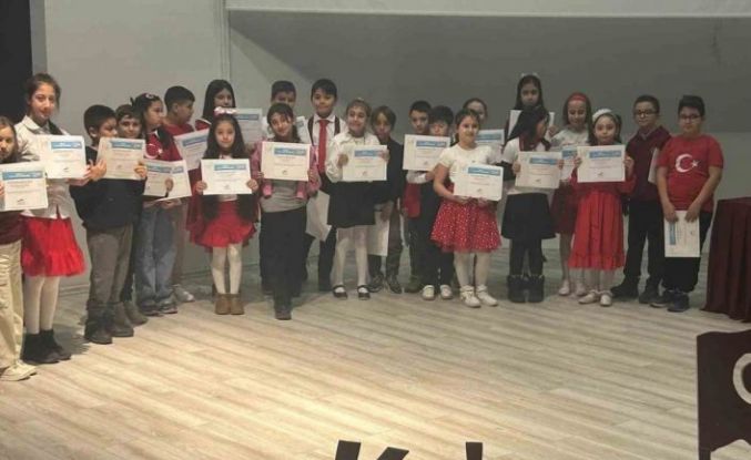 Kütahya’da ilkokul öğrencilerine yönelik "İstiklâl Marşı’nı Ezberden Okuma Yarışması" düzenlendi