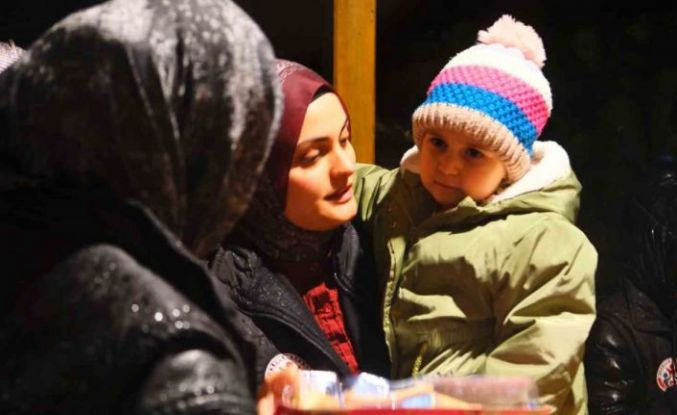 Minik Hümeyra’ya umut olmak için evinin önünde sürpriz yaptılar