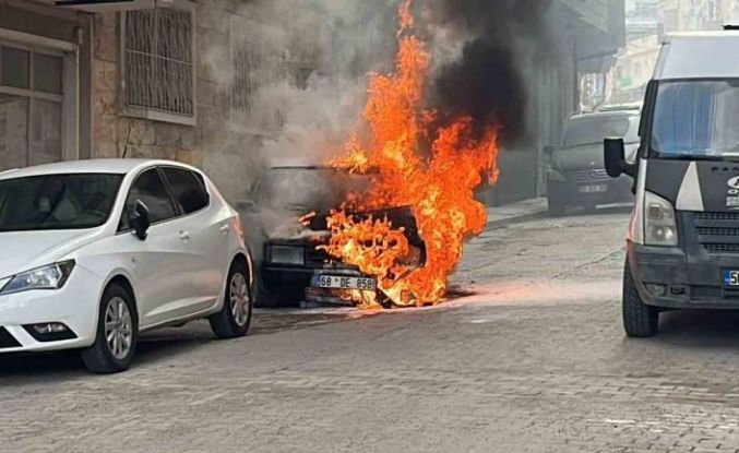 Nevşehir’de park halindeki otomobil yandı