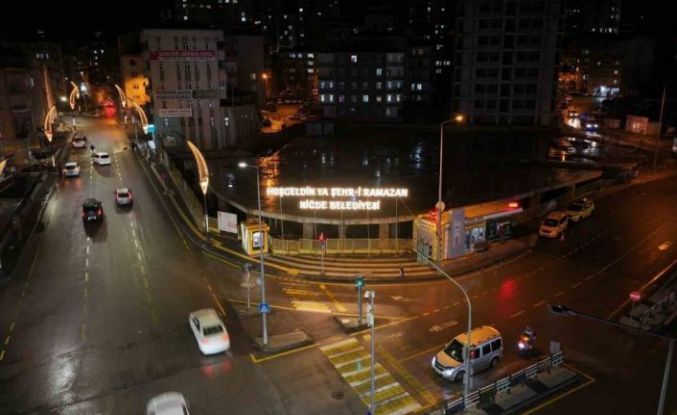 Niğde’de Ramazan ayında Ömer Halisdemir Meydanı’nda görsel şölen