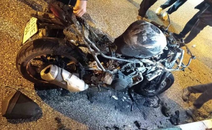 Osmaniye’de park halindeki motosiklet alev alev yandı