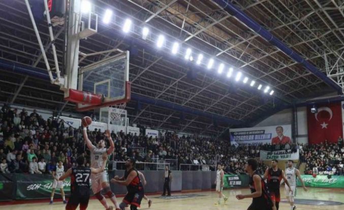 Sakarya Büyükşehir Basketbol liderliğini sürdürdü