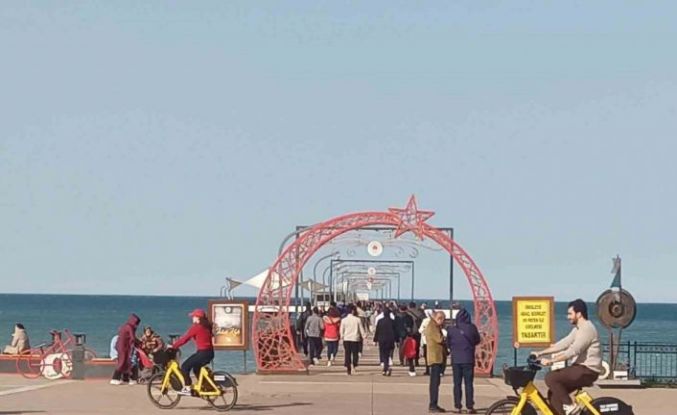 Samsun’da yalancı bahar: Vatandaşlar sahile akın etti