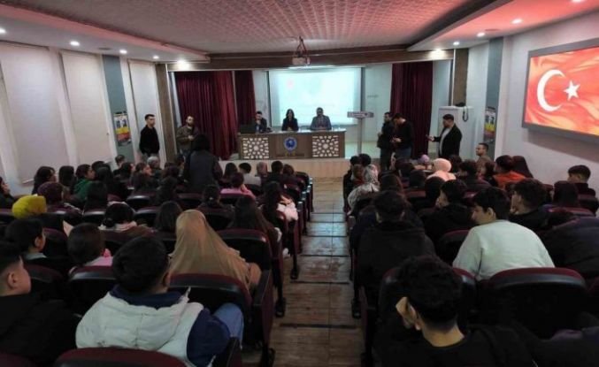 Siirt’te cumhuriyet savcıları lise öğrencilerini ‘dolandırıcılık’ konusunda bilgilendirdi