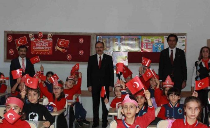 Siirt’te okullarda ‘bayrak temalı’ açılış