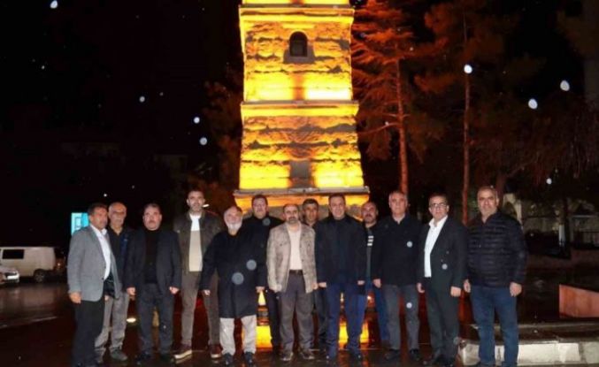 Sungurlu Belediye Başkanı Dere, vatandaşlara kandil simidi ikram etti