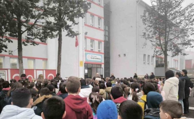 Tekirdağ’da okullarda 6 Şubat depremleri için saygı duruşu